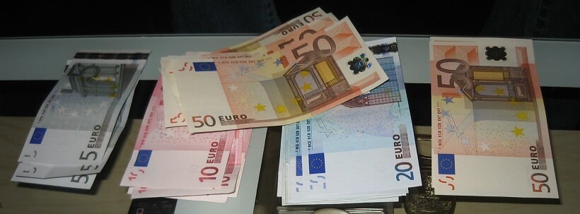 Dinheiro vivo e euro em espécie para a Itália Dinheiro vivo e euro em espécie para a Itália