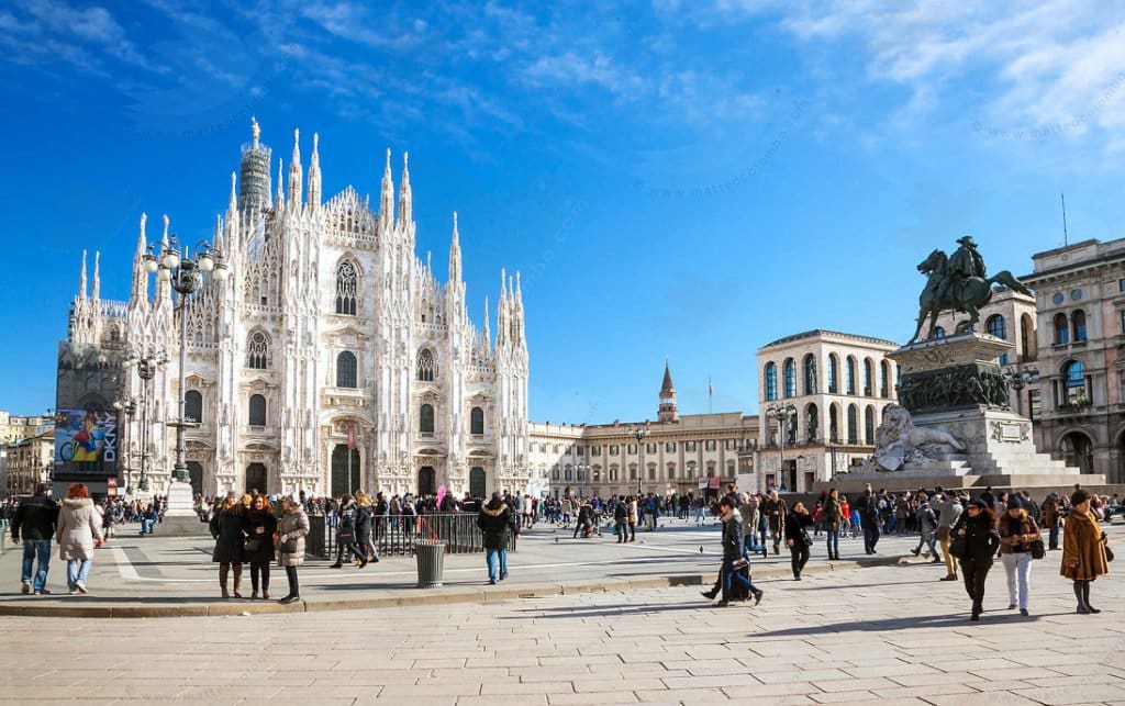 Piazza Duomo e Catedral Duomo em Milão Piazza Duomo e Catedral Duomo em Milão