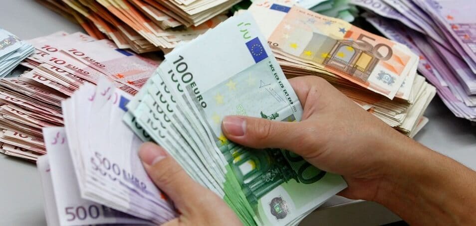 Como economizar bem na compra dos euros em Roma Como economizar bem na compra dos euros em Roma