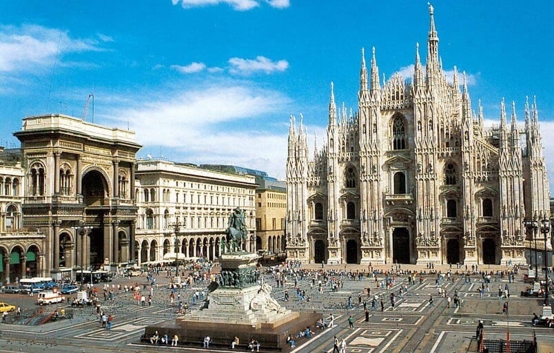 Piazza del Duomo em Milão Piazza del Duomo em Milão