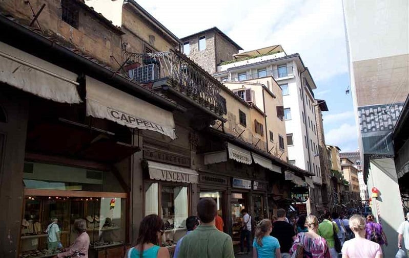 Lojas na Ponte Vecchio em Florença Lojas na Ponte Vecchio em Florença