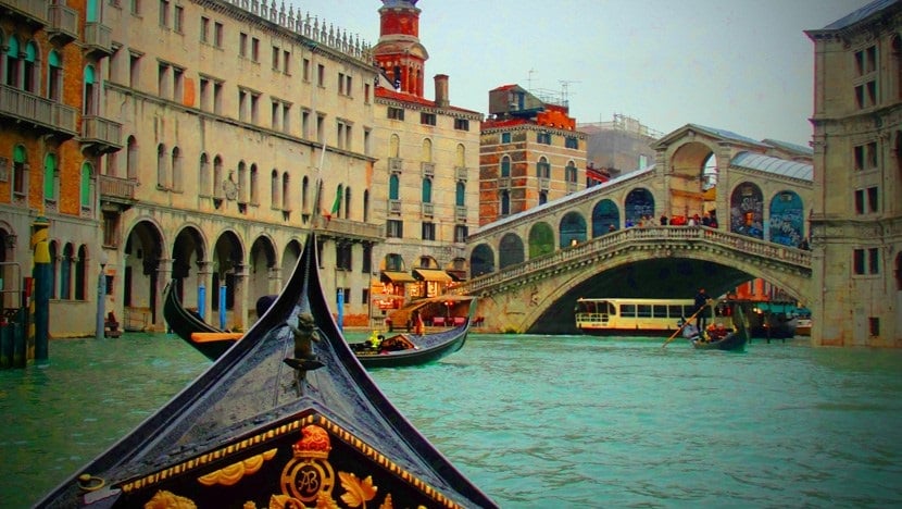Passeio de gôndola em Veneza Passeio de gôndola em Veneza