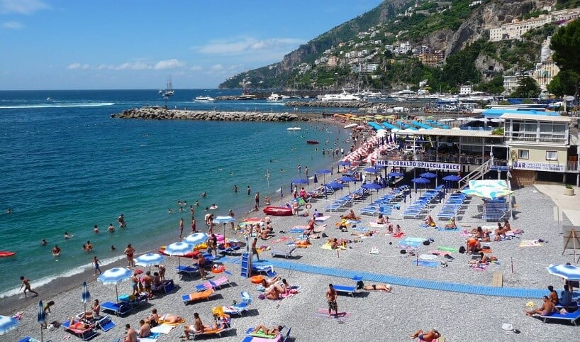 Dia relaxante nas praias em Amalfi Dia relaxante nas praias em Amalfi