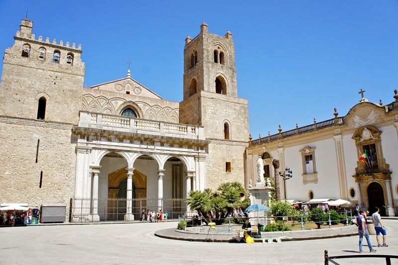 Duomo de Monreale na cidade de Palermo em Sicília Duomo de Monreale na cidade de Palermo em Sicília