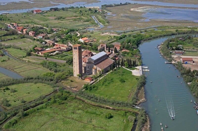 Vista aérea da Ilha de Torcello em Veneza Vista aérea da Ilha de Torcello em Veneza