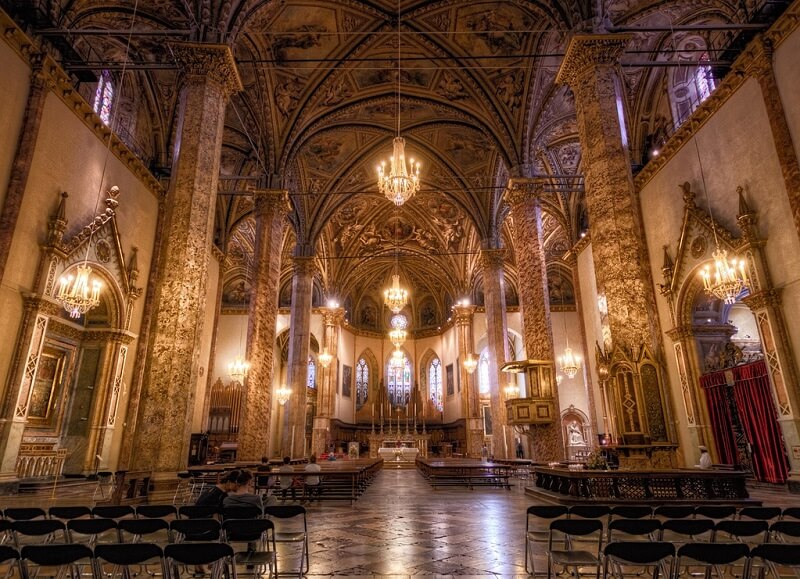 Interior da Catedral de Perugia Interior da Catedral de Perugia