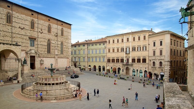 Piazza IV Novembre no centro histórico de Perugia Piazza IV Novembre no centro histórico de Perugia