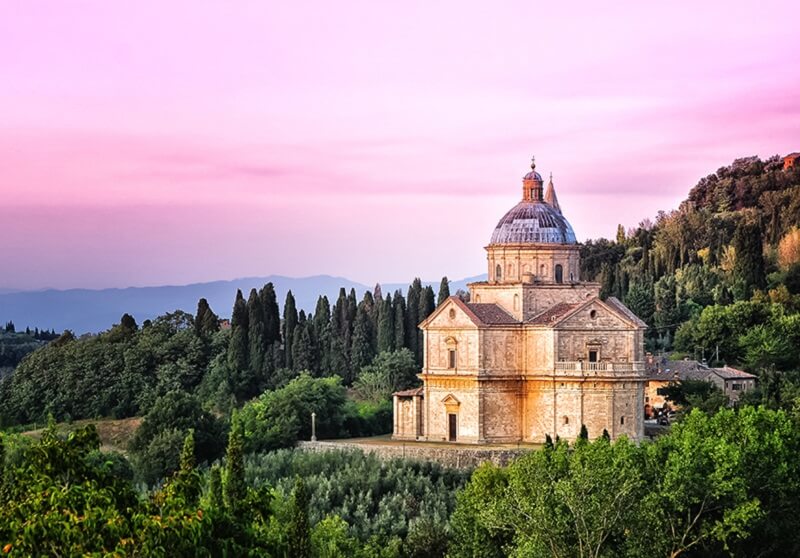 Tempio di San Biagio localizado um pouco afastado do centro turístico de Montepulciano Tempio di San Biagio localizado um pouco afastado do centro turístico de Montepulciano