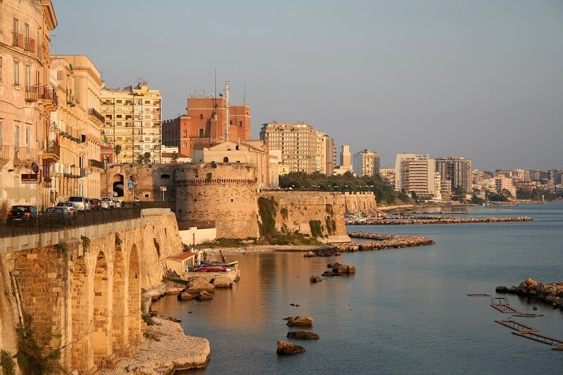 Vista de parte da cidade de Taranto Vista de parte da cidade de Taranto