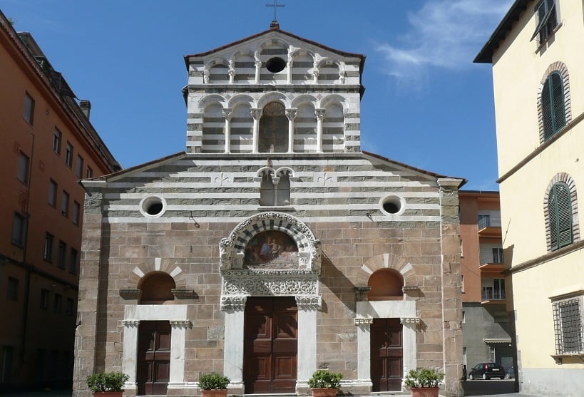 Igreja San Giusto na Piazza San Giusto em Lucca Igreja San Giusto na Piazza San Giusto em Lucca