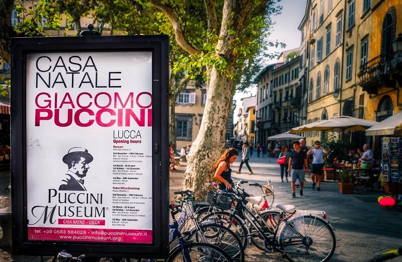Anúncio do Puccini Museum em Lucca Anúncio do Puccini Museum em Lucca