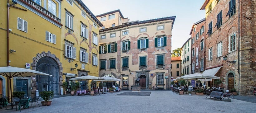 Fachada do Puccini Museum em Lucca Fachada do Puccini Museum em Lucca