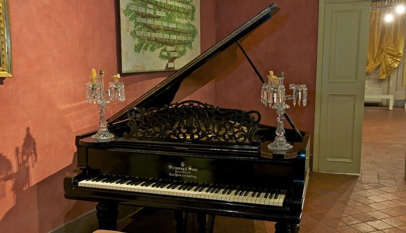 Interior do Puccini Museum em Lucca Interior do Puccini Museum em Lucca