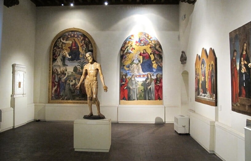 Interior do Museu Nacional de Villa Guinigi em Lucca Interior do Museu Nacional de Villa Guinigi em Lucca