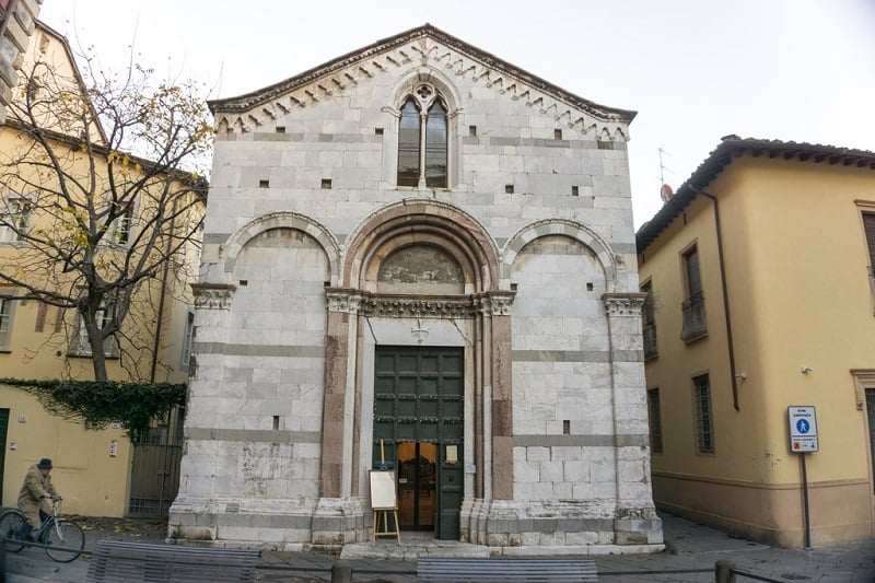 Fachada da Chiesa Santa Giulia em Lucca Fachada da Chiesa Santa Giulia em Lucca