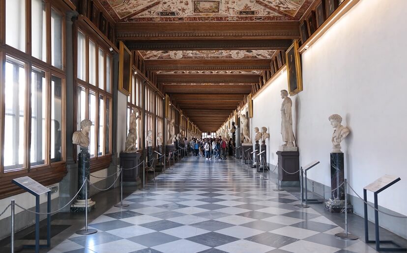 Corredor da Galeria Uffizi em Florença Corredor da Galeria Uffizi em Florença