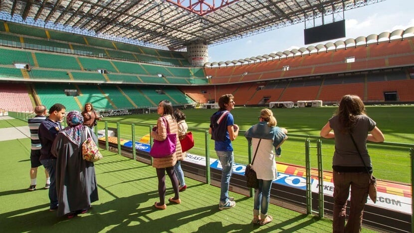 Visitantes no estádio San Siro Visitantes no estádio San Siro