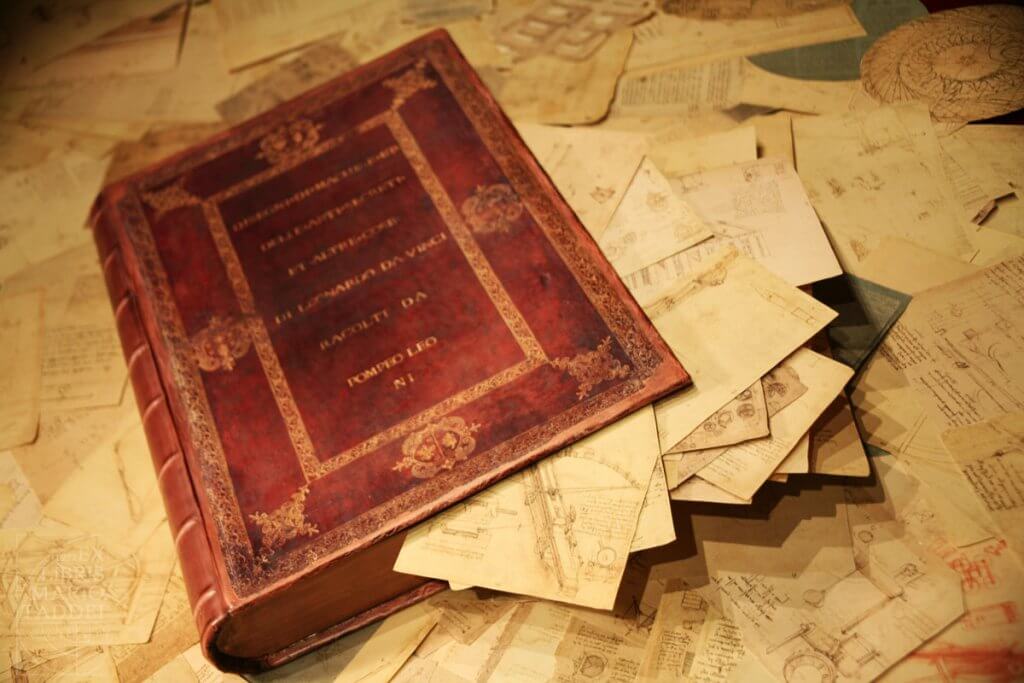 Livro e documentos de Leonardo Da Vinci Livro e documentos de Leonardo Da Vinci