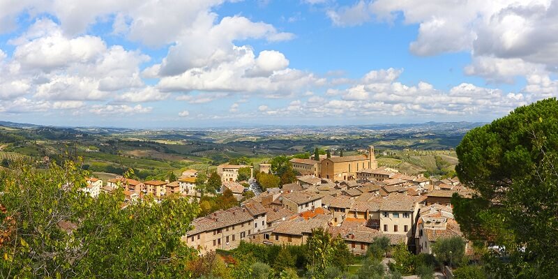Vista do alto da Rocca di Montestaffoli em San Gimignano Vista do alto da Rocca di Montestaffoli em San Gimignano