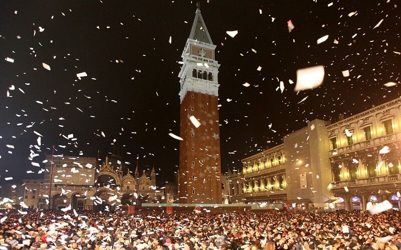 Comemoração de Ano Novo na Piazza San Marco em Veneza Comemoração de Ano Novo na Piazza San Marco em Veneza