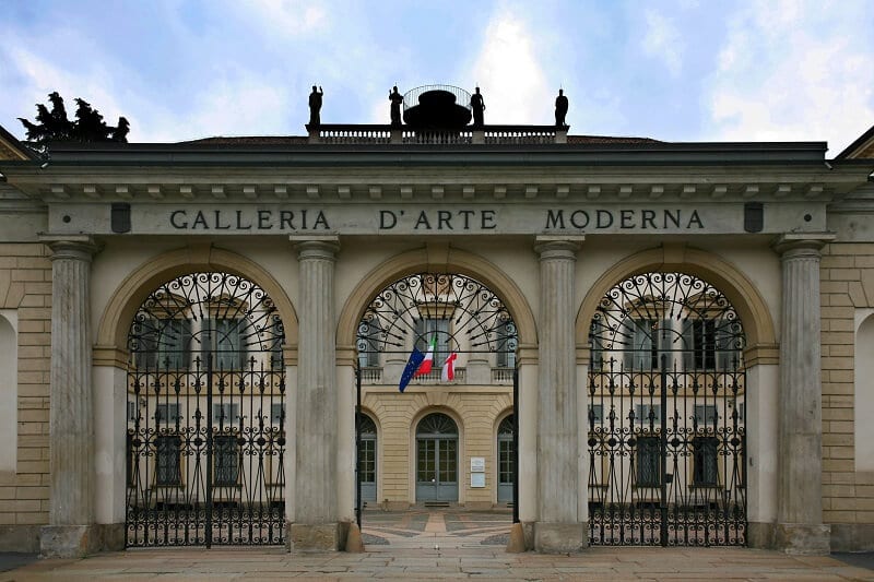 Entrada da Galeria de Arte Moderna de Milão Entrada da Galeria de Arte Moderna de Milão